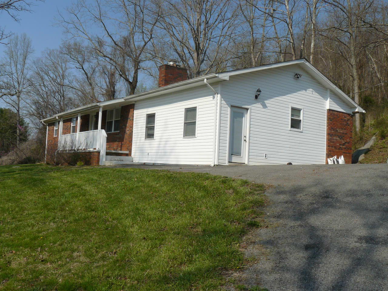 901 Blue Top Road Tazewell, TN 37879 - Photo 4 of 15 P1370463