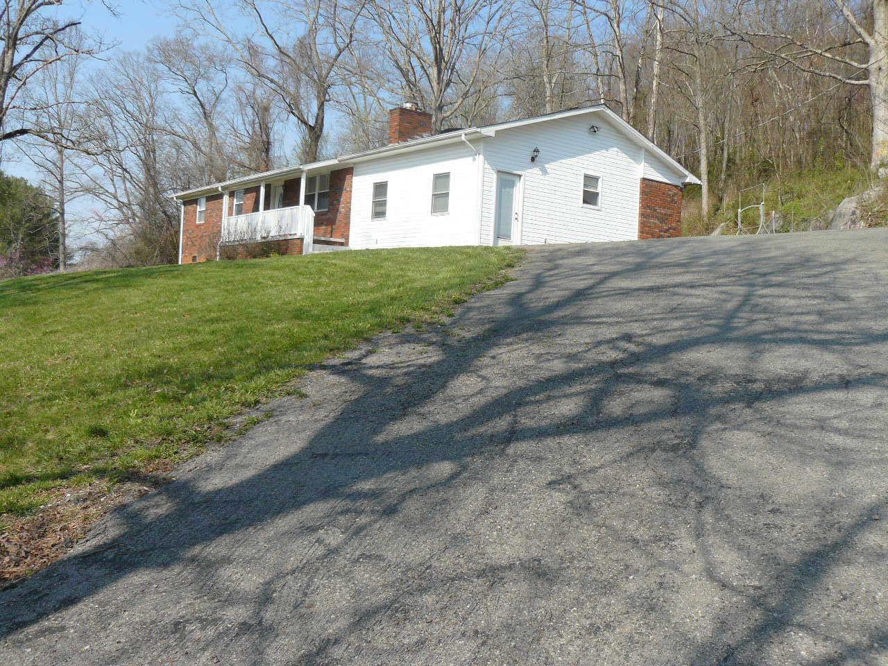 901 Blue Top Road Tazewell, TN 37879 - Photo 5 of 15 P1370465