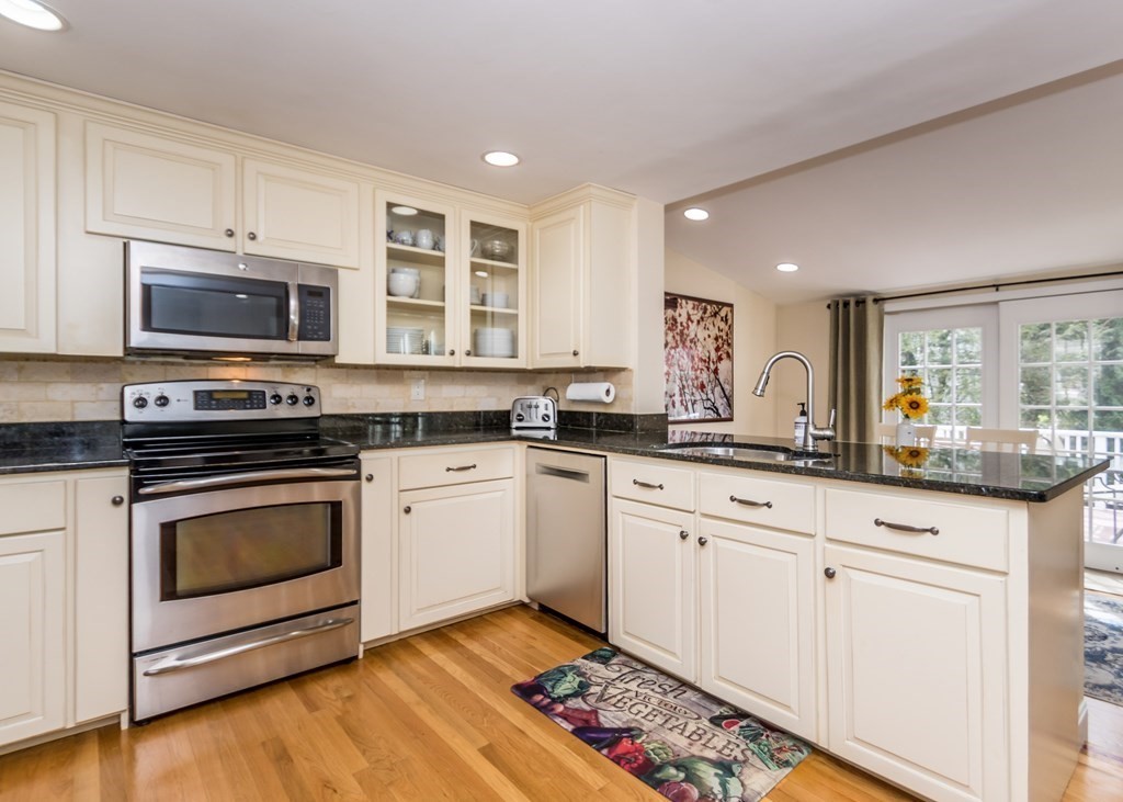32 Arch Street Needham, MA 02492 - Photo 6 of 29 Gallery Image 6
