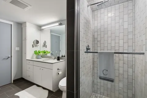 $1,229,000 | 25 Channel Center Street, Unit 807, Boston, MA 02210