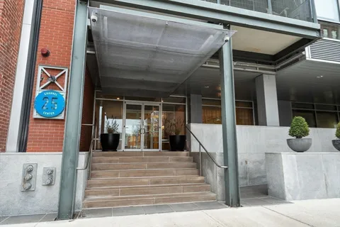 $1,229,000 | 25 Channel Center Street, Unit 807, Boston, MA 02210