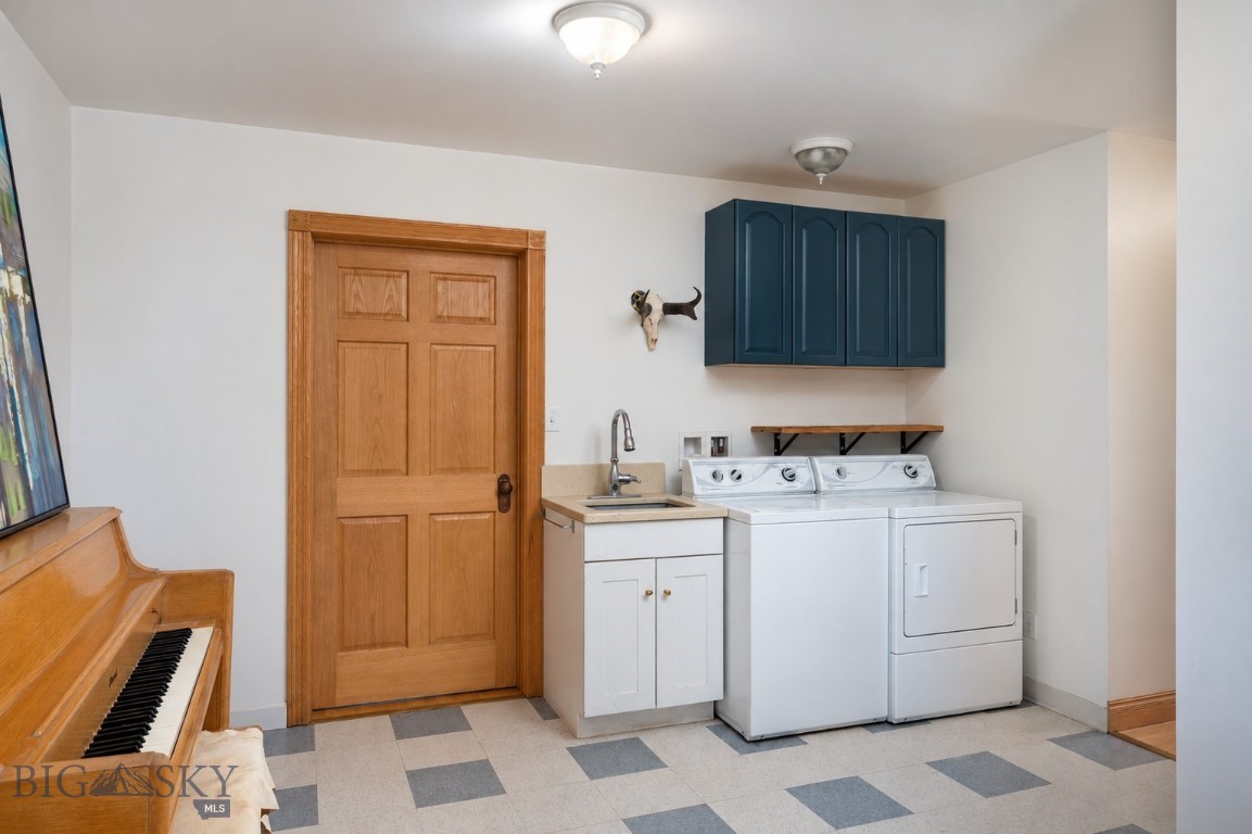 623 River Road Townsend, MT 59644 - Photo 29 of 68 Upstairs laundry room