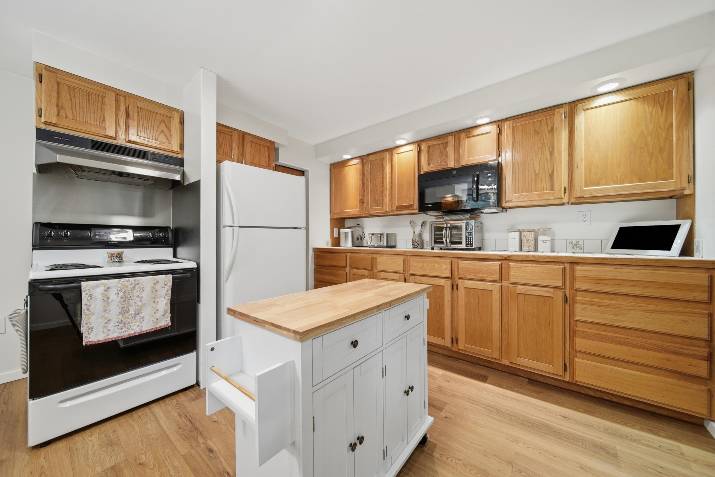842 Portland Street Rochester, NH 03868 - Photo 7 of 37