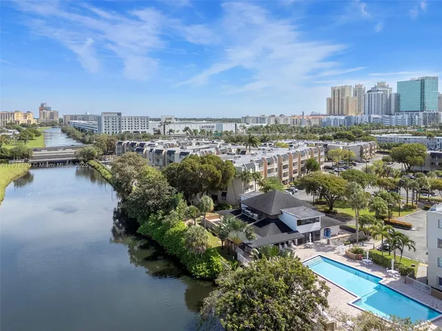 $2,200 | 7785 Southwest 86th Street, Unit E222, Miami, FL 33143