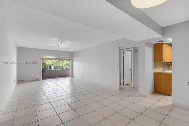 $2,200 | 7785 Southwest 86th Street, Unit E222, Miami, FL 33143