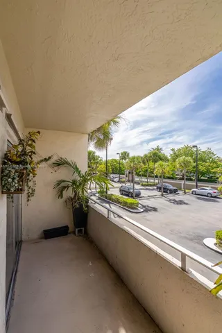 $2,200 | 7785 Southwest 86th Street, Unit E222, Miami, FL 33143