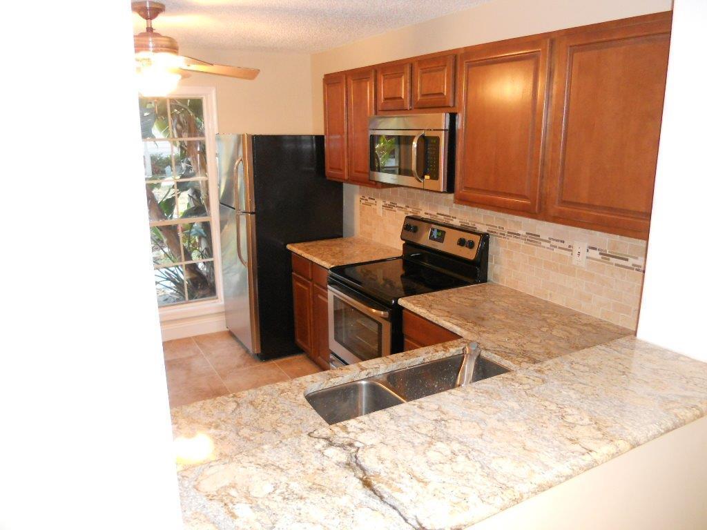 5048 Heatherhill Lane, Unit 1107 Boca Raton, FL 33486 - Photo 7 of 12 Kitchen