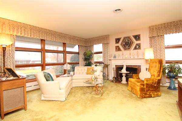 6 Country Club Road Stoneham, MA 02180 - Photo 3 of 25 Gallery Image 3