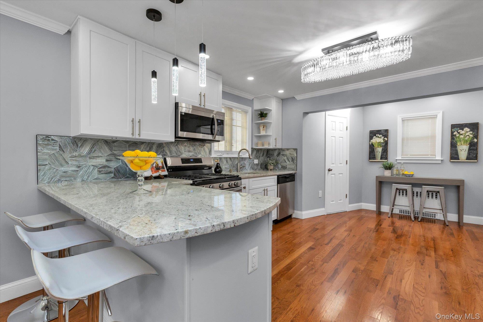 246 Wellington Road Mineola, NY 11501 - Photo 9 of 24