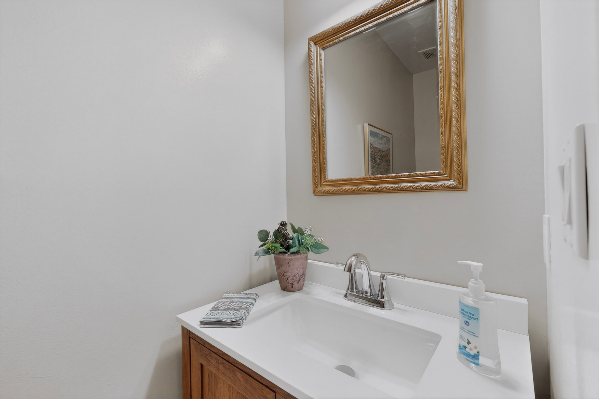 10 Blue Mesa Road Santa Fe, NM 87508 - Photo 28 of 63 Powder room