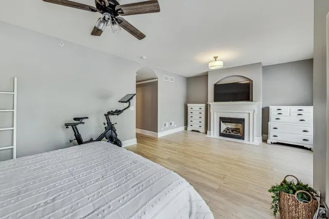 $650,000 | 1450 East Northwest Highway, Unit 13, Arlington Heights, IL 60004