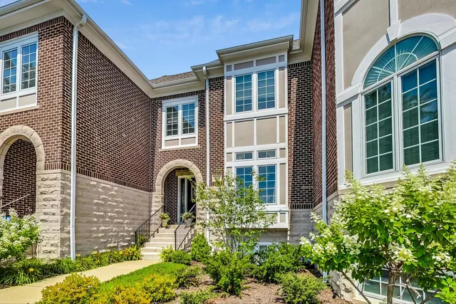 $650,000 | 1450 East Northwest Highway, Unit 13, Arlington Heights, IL 60004