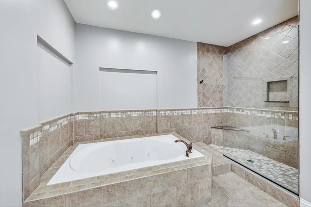 $650,000 | 1450 East Northwest Highway, Unit 13, Arlington Heights, IL 60004