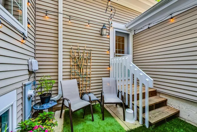 $650,000 | 1450 East Northwest Highway, Unit 13, Arlington Heights, IL 60004