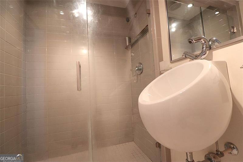 32 Peachtree Street, Unit 1601 Atlanta, GA 30303 - Photo 29 of 55 a bathroom with a sink and mirror