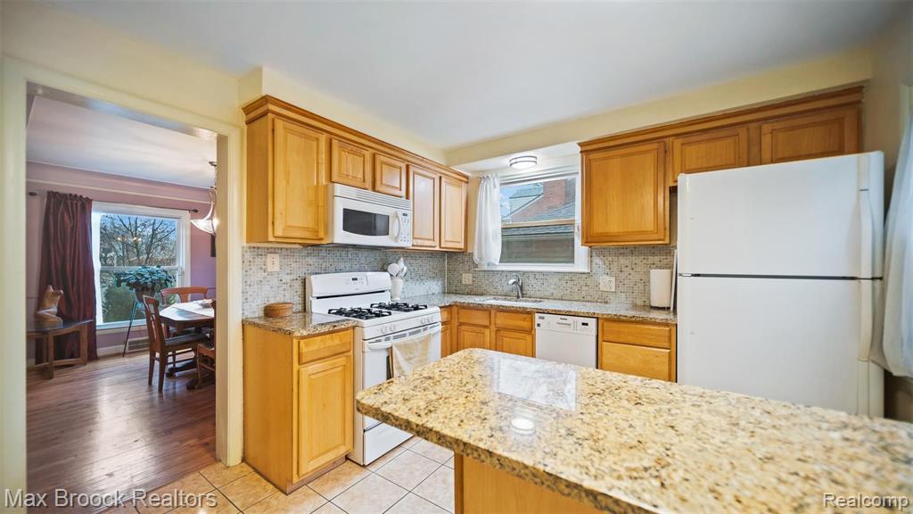 20250 Picadilly Road Detroit, MI 48221 - Photo 9 of 47
