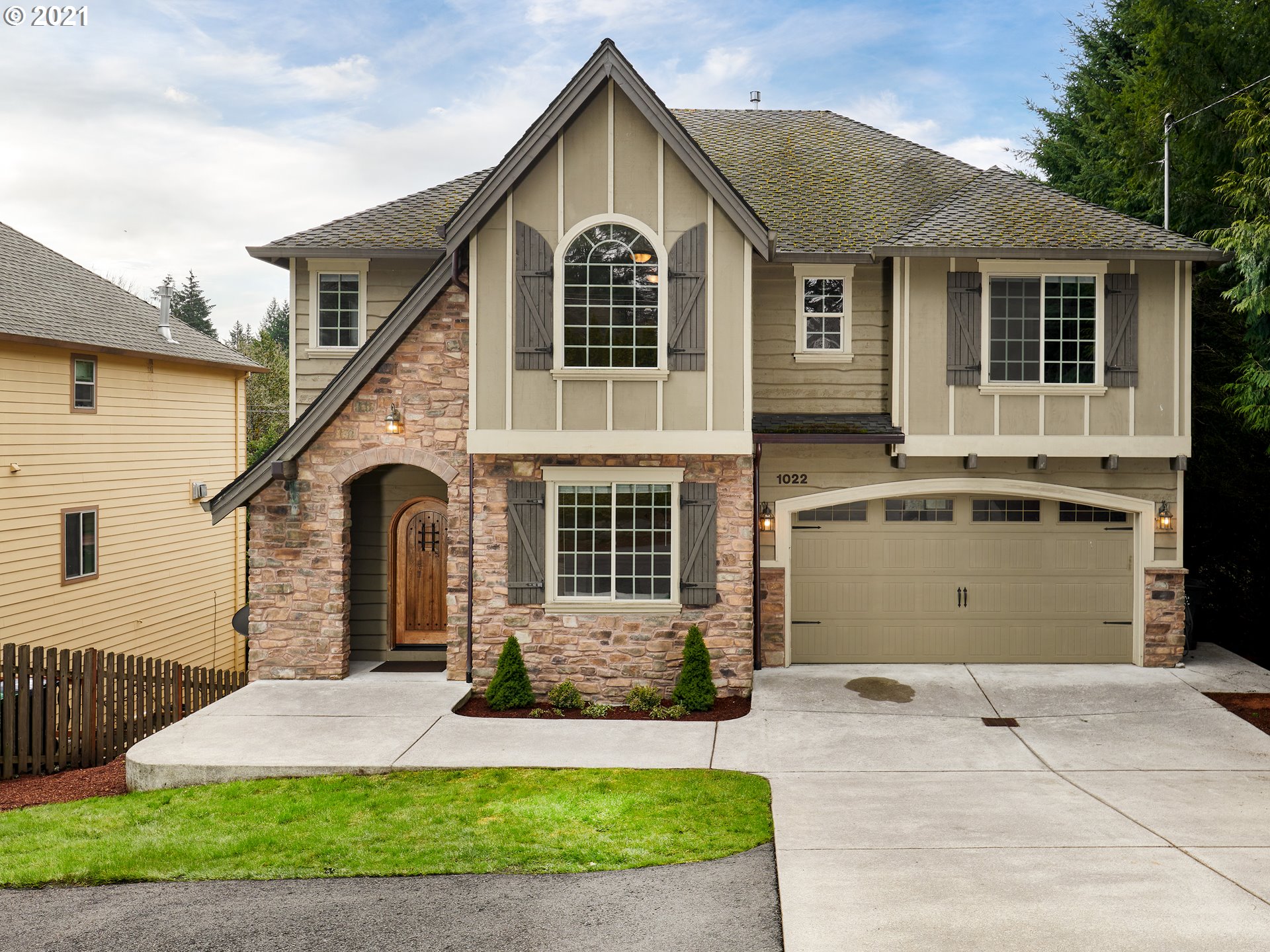 1022 Southwest Stephenson Street Portland, OR 97219 - Photo 1 of 31 Gallery Image 1
