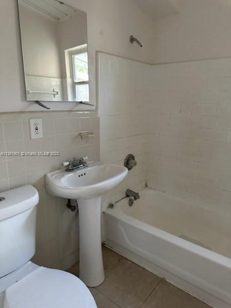 363 Glouchester Street Boca Raton, FL 33487 - Photo 11 of 13 a bathroom with a sink and mirror with toilet
