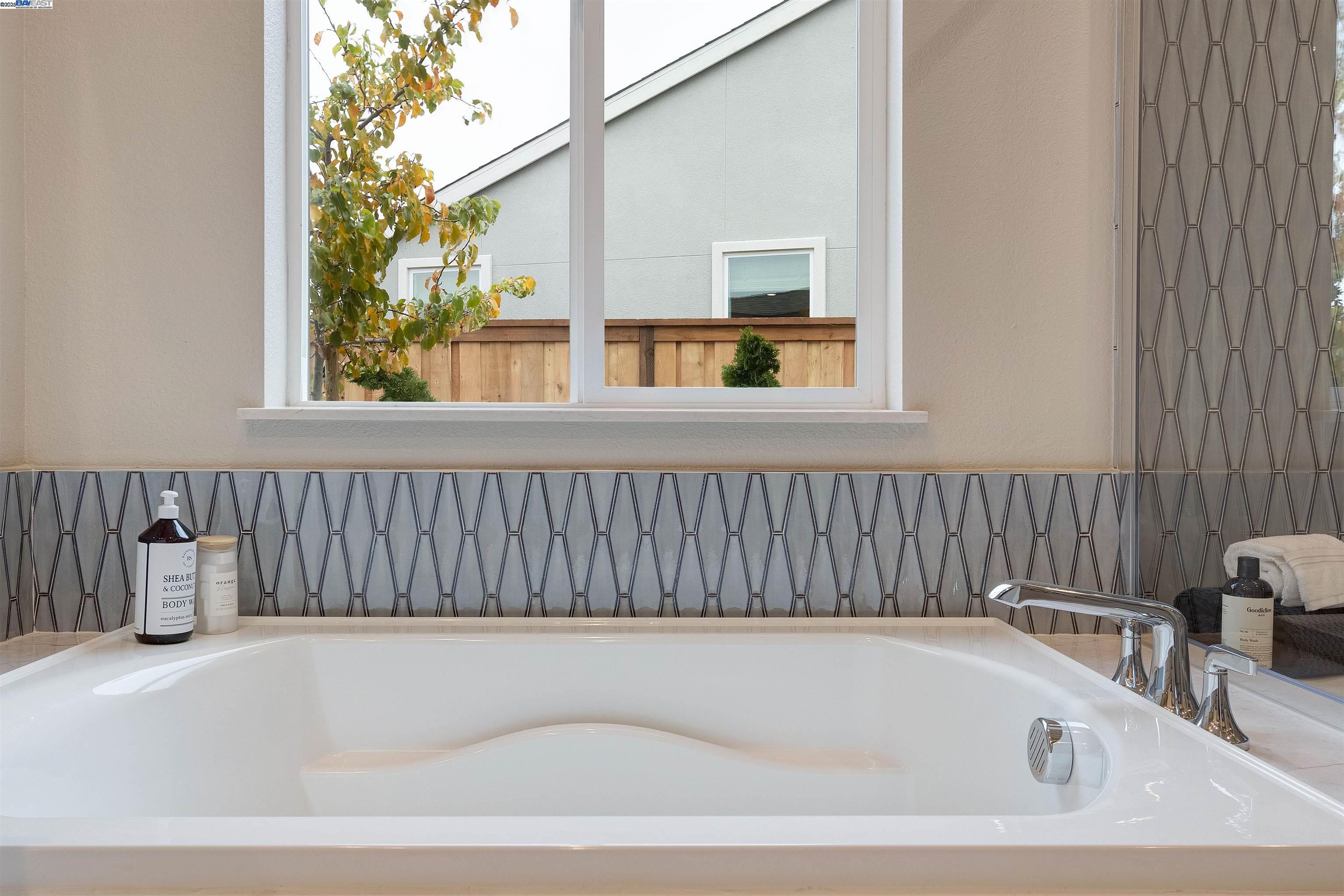 1371 Crescent Avenue Manteca, CA 95336 - Photo 31 of 55 a bathroom with bathtub and window