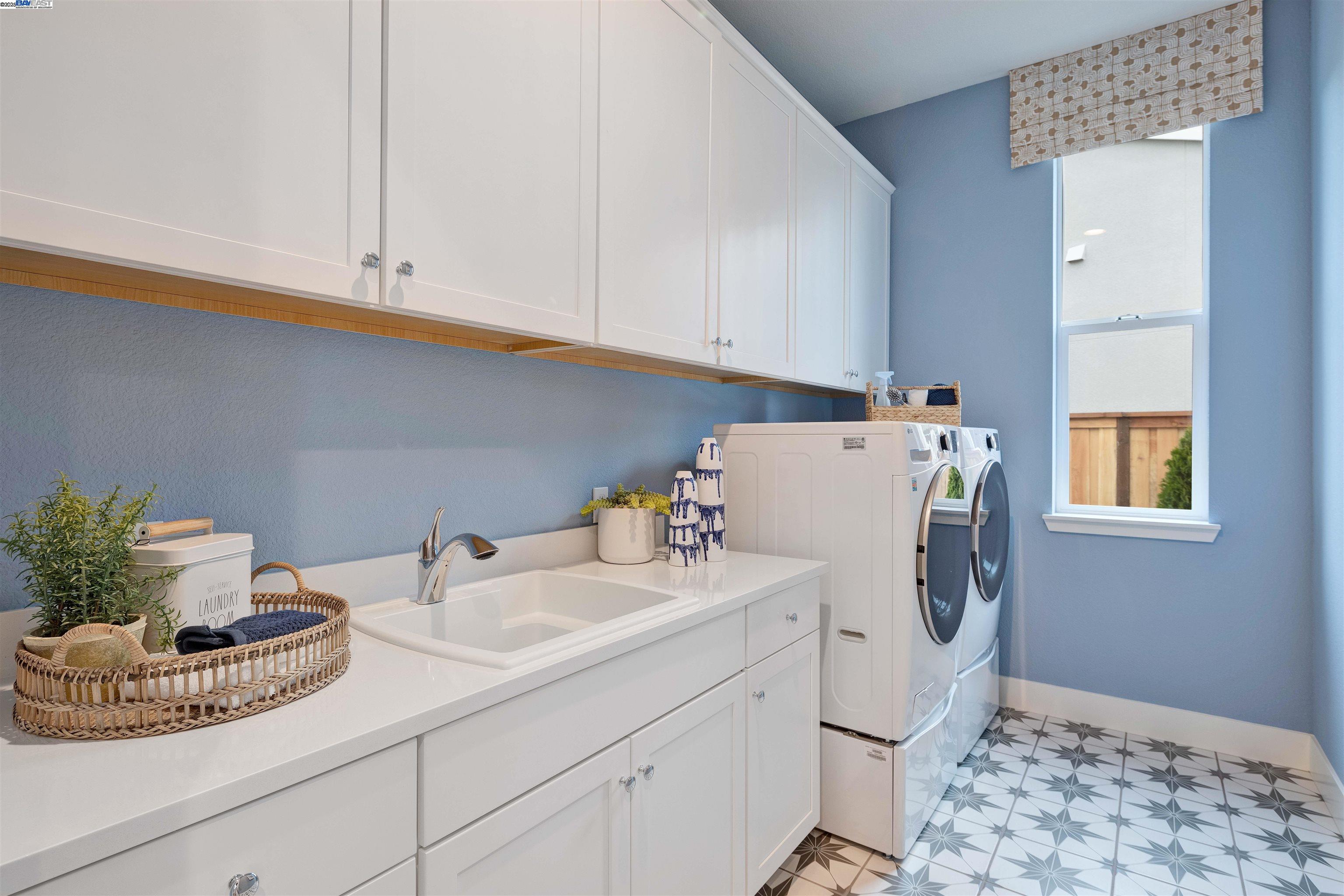 1371 Crescent Avenue Manteca, CA 95336 - Photo 38 of 55 a utility room with sink dryer and washer