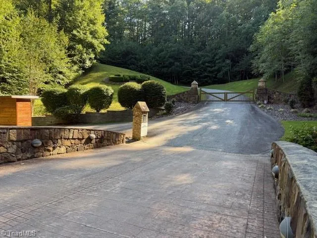 $31,900 | 52 Chestnut Mountain, McGrady, NC 28649