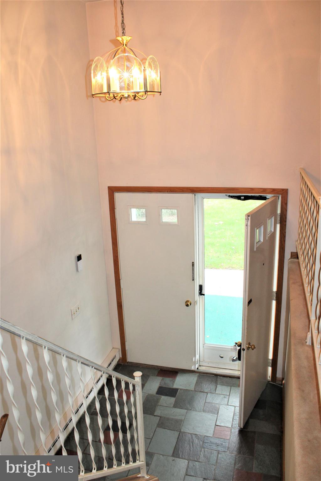 14603 Viewcrest Road Southwest Cumberland, MD 21502 - Photo 23 of 79 Foyer View 2