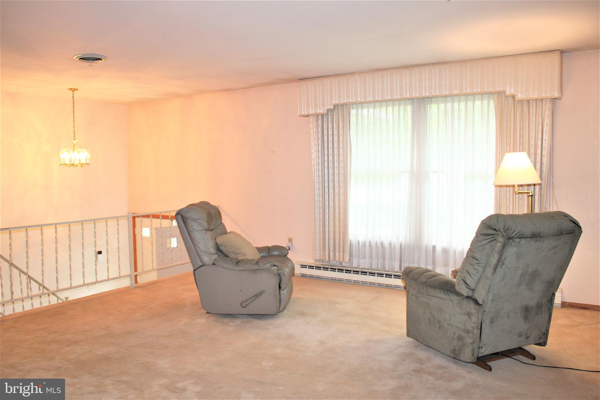 14603 Viewcrest Road Southwest Cumberland, MD 21502 - Photo 27 of 79 Living Room View 3