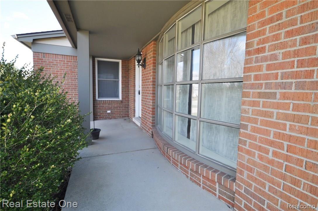 633 Baker Street Rochester, MI 48307 - Photo 3 of 26 3.JPG