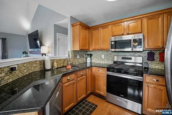 $429,000 | 37 Mountainside Drive, Pompton Lakes, NJ 07442