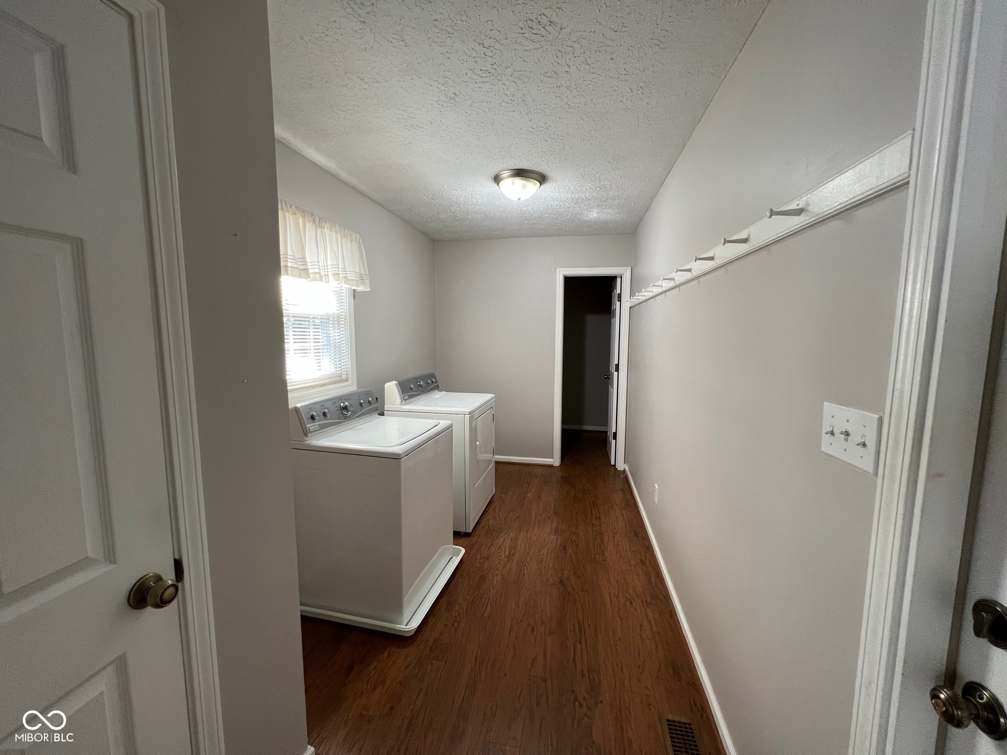 810 Sunblest Boulevard Fishers, IN 46038 - Photo 12 of 14