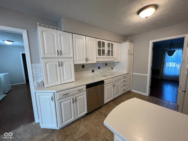 $365,000 | 810 Sunblest Boulevard, Fishers, IN 46038