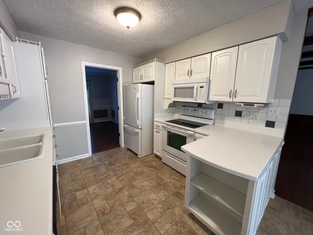 $365,000 | 810 Sunblest Boulevard, Fishers, IN 46038