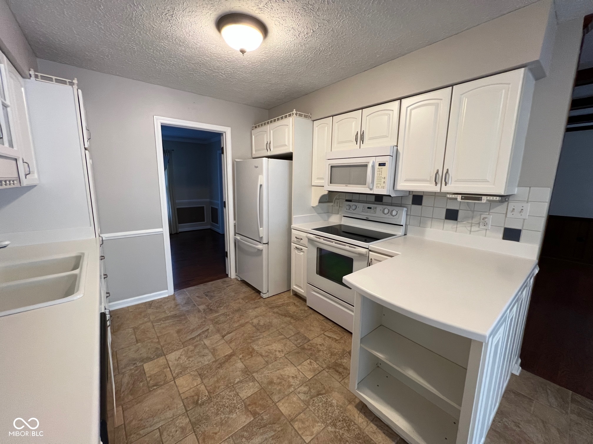 810 Sunblest Boulevard Fishers, IN 46038 - Photo 10 of 14