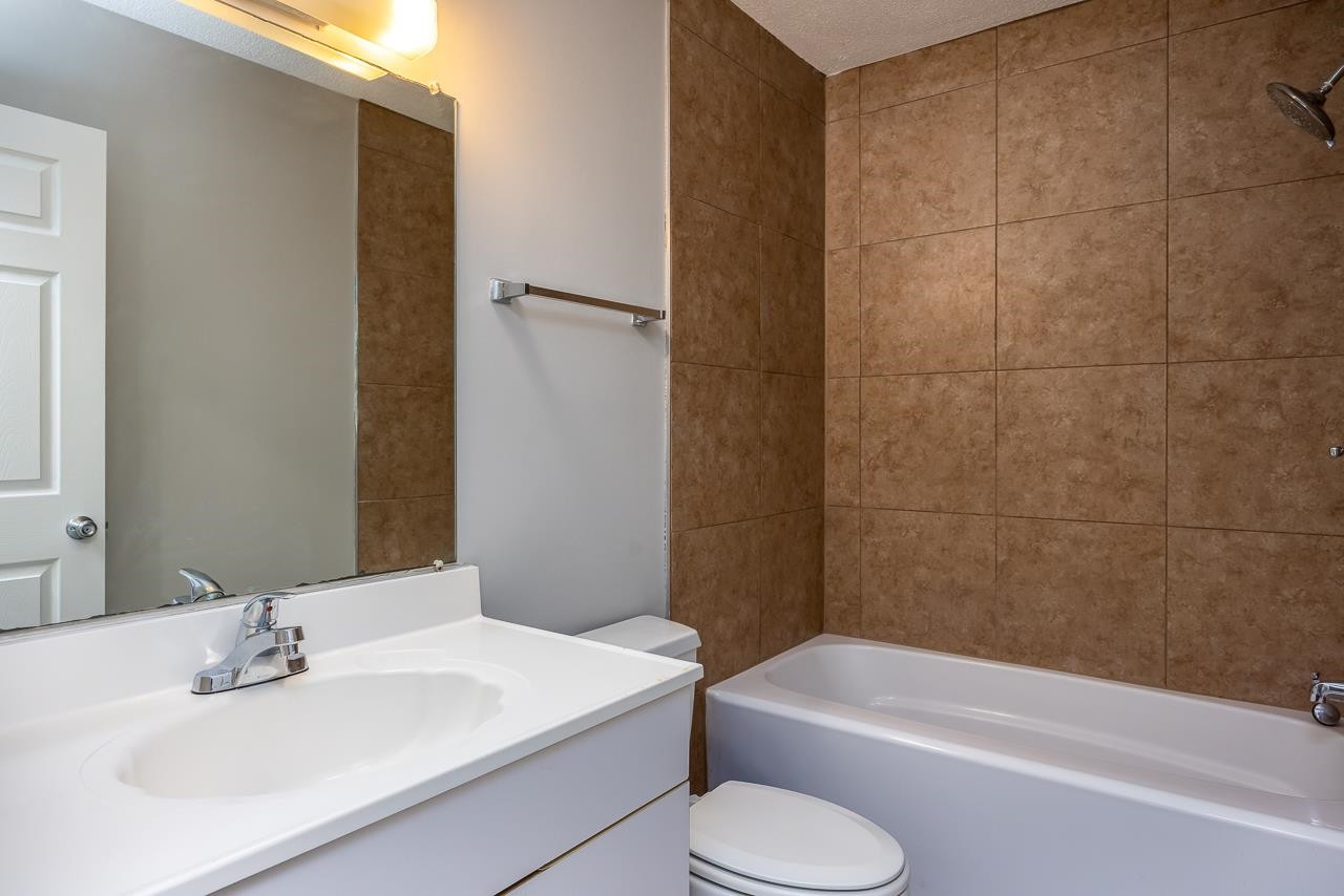 4265 Lake Ridge Drive, Unit 7C Raleigh, NC 27604 - Photo 15 of 19 a bathroom with a sink toilet and bathtub