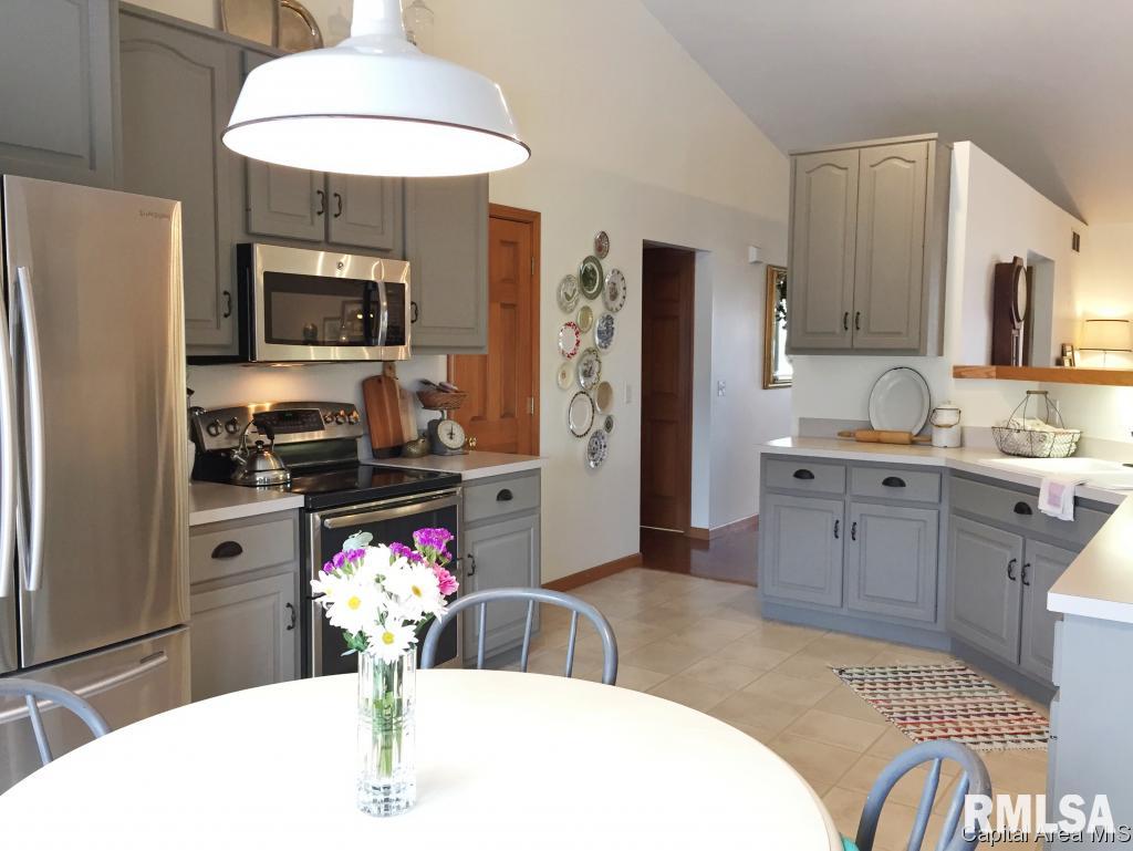 5309 Manhattan Drive Springfield, IL 62711 - Photo 8 of 32