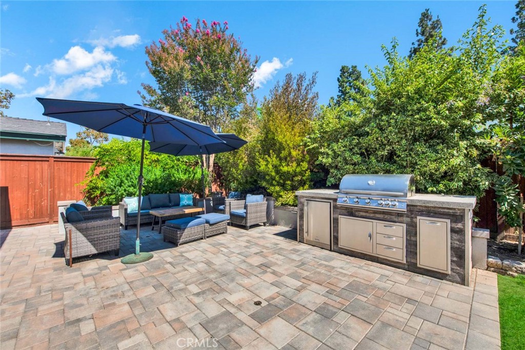 14762 Bridgeport Road Tustin, CA 92780 - Photo 22 of 29 a view of a backyard with sitting area