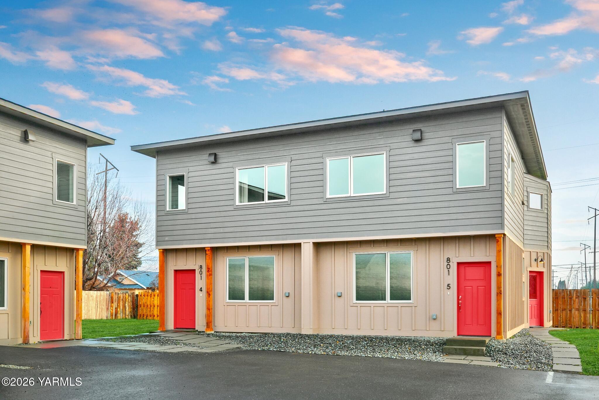 801 South 16th Avenue, Unit 4 Yakima, WA 98902 - Photo 1 of 23 801 N 16th Ave_Yakima_01