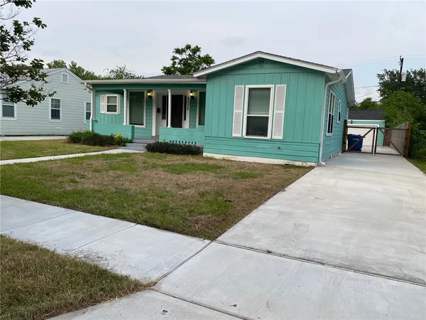 a view of outdoor space yard and front view of a house