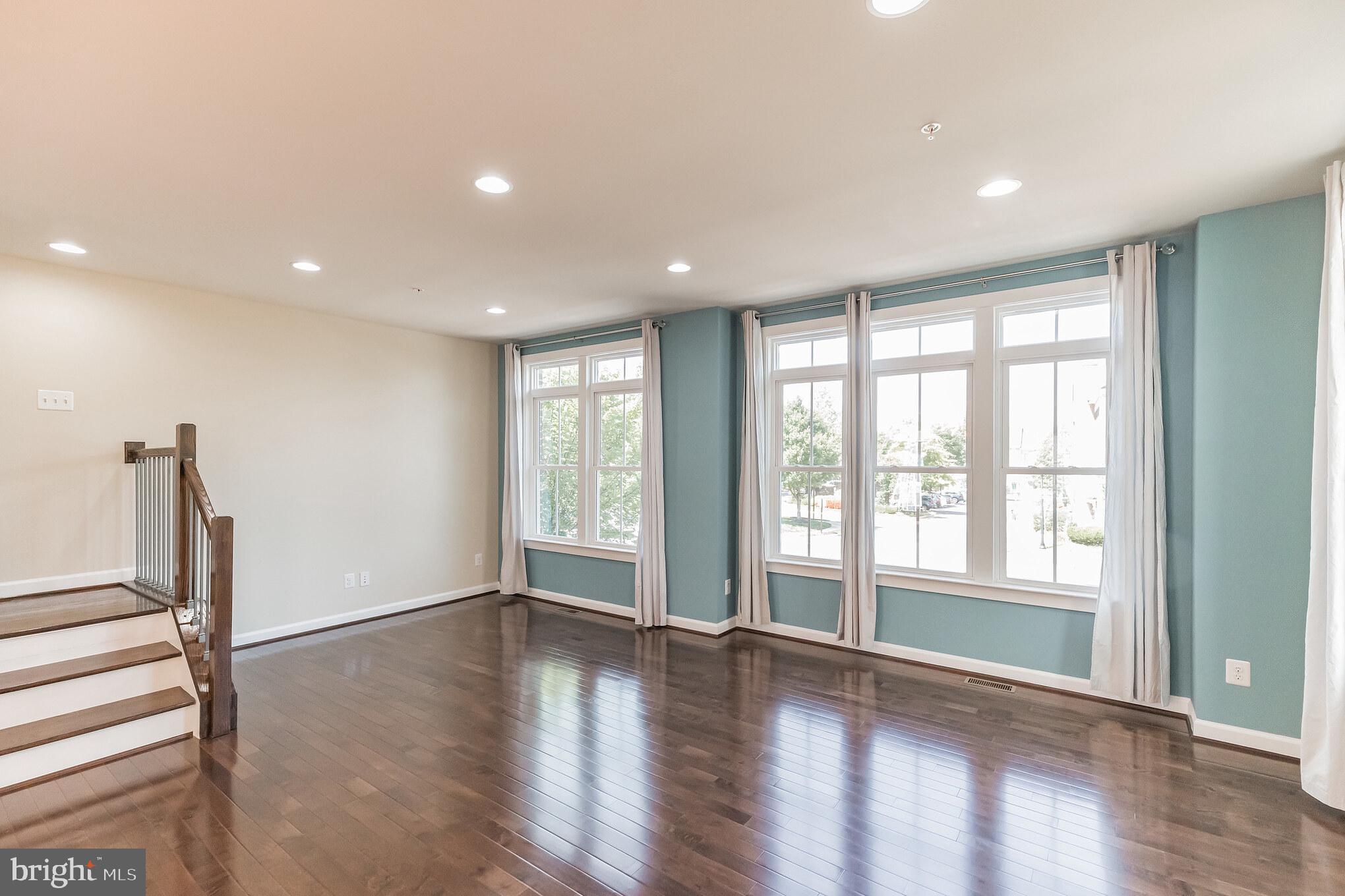 11391 Ridgeline Road Fairfax, VA 22030 - Photo 7 of 37