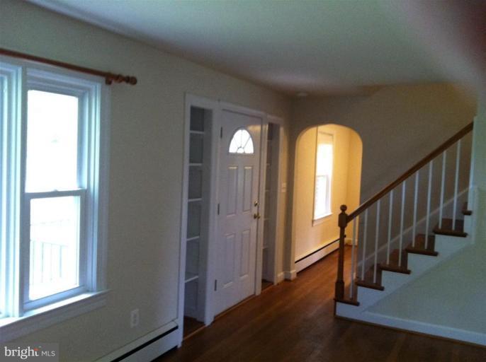3824 Chantilly Road Chantilly, VA 20151 - Photo 14 of 20 Entrance / Foyer
