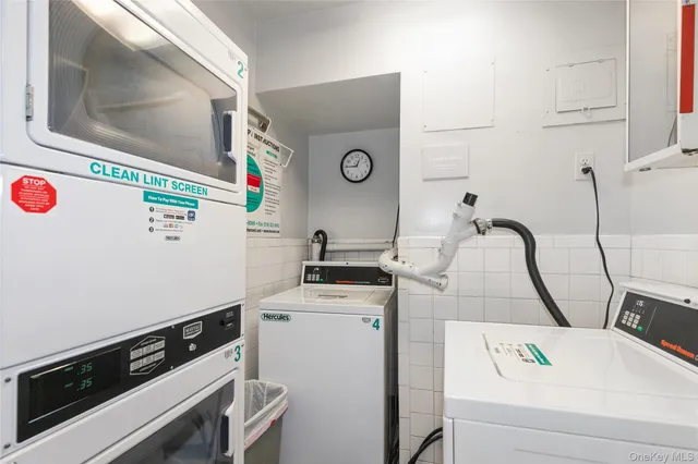 $688,000 | 25 Canterbury Road, Unit 2F, Great Neck, NY 11021