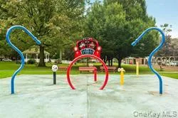 $688,000 | 25 Canterbury Road, Unit 2F, Great Neck, NY 11021