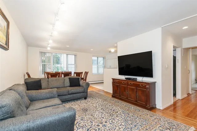 $688,000 | 25 Canterbury Road, Unit 2F, Great Neck, NY 11021