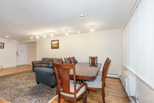 $688,000 | 25 Canterbury Road, Unit 2F, Great Neck, NY 11021