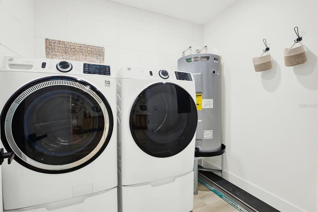 Undisclosed Address Tampa, FL 33607 - Photo 15 of 31 a utility room with dryer and washer