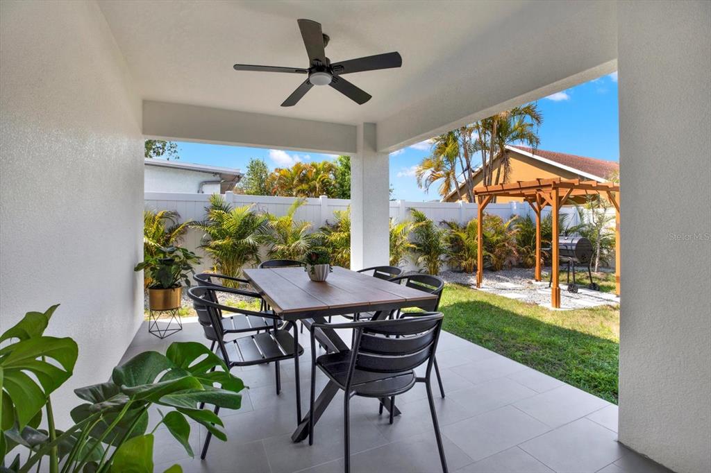 Undisclosed Address Tampa, FL 33607 - Photo 28 of 31 a dining room with furniture and a garden view