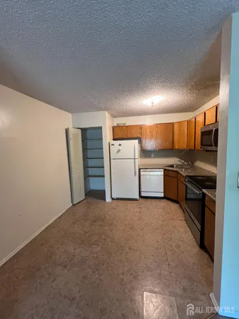 $320,000 | 285 Hampshire Court, Piscataway, NJ 08854