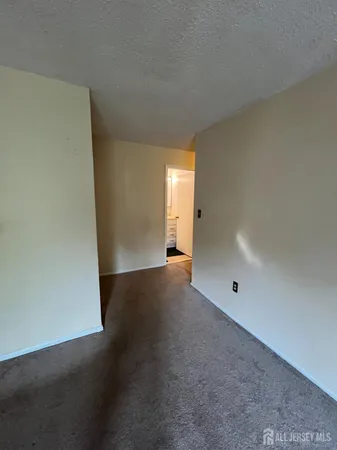 $320,000 | 285 Hampshire Court, Piscataway, NJ 08854