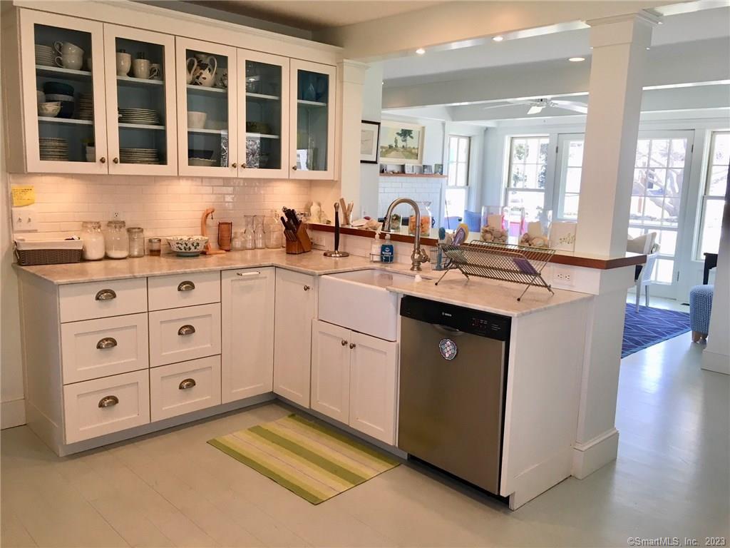 33 Ridgewood Avenue Madison, CT 06443 - Photo 13 of 37