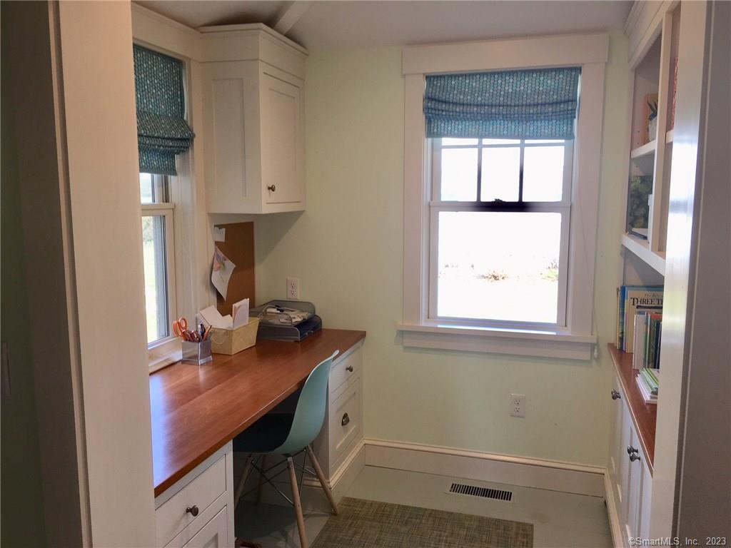 33 Ridgewood Avenue Madison, CT 06443 - Photo 14 of 37